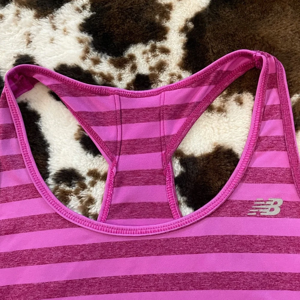 New Balance RazorBack TANK top size medium - Picture 4 of 6